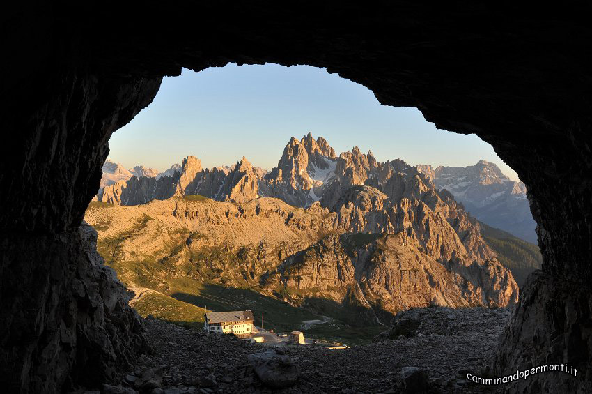 038 Rifugio Auronzo dalle trincee.JPG